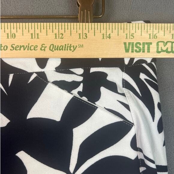 Chico's Traveler's Ankle Pants Size 1 (8-M) Blue White Tropical Floral Crepe - Picture 5 of 7